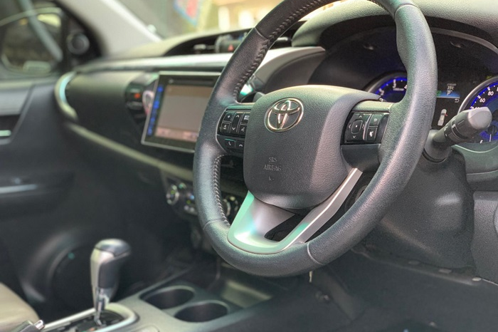 2015 Toyota Hilux Revo full