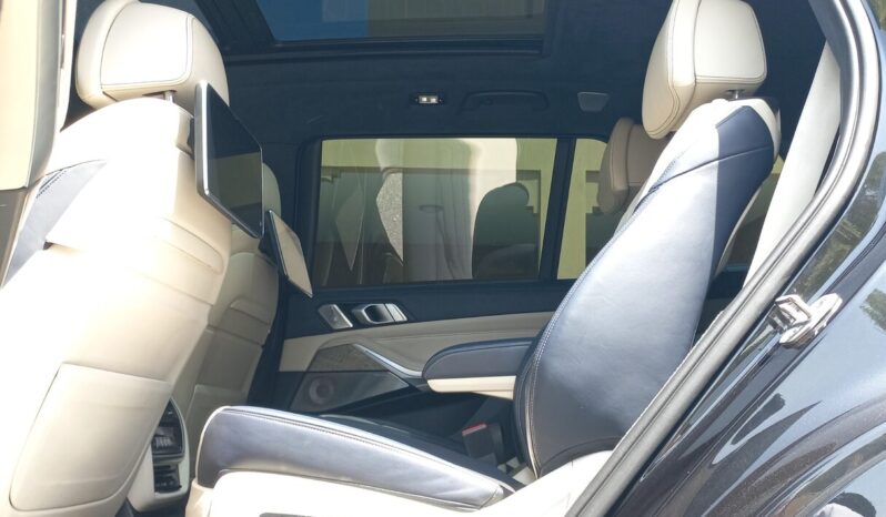 BMW X7 Mkit Xdrive 50i V8 4.4L Twin Turbo full