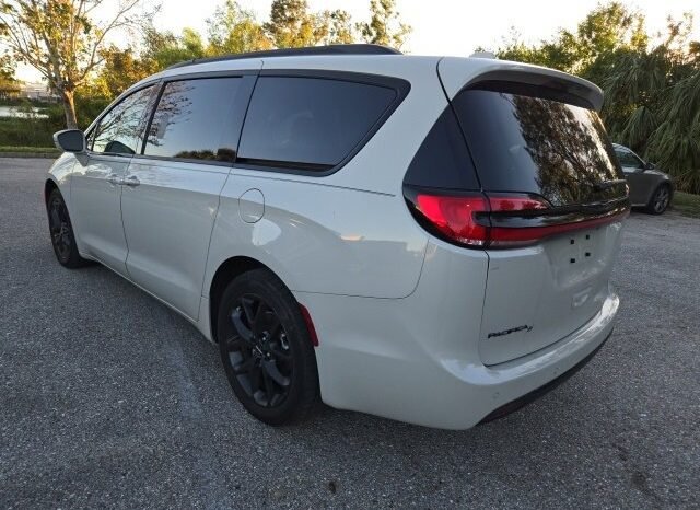 2021 Chrysler Pacifica full