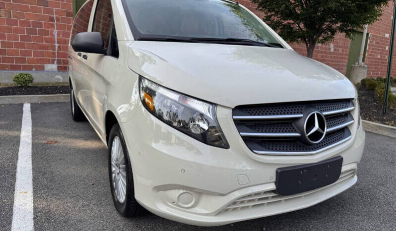 2019 Mercedes-Benz Metris full
