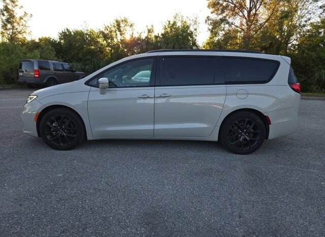 2021 Chrysler Pacifica full