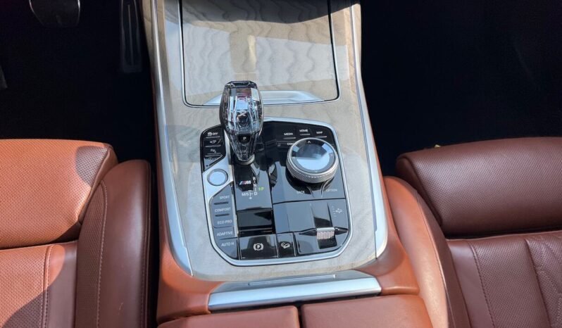 2021 BMW X7 M50i V8 4.4L. full
